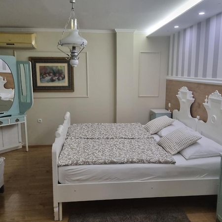 Villa Lucia - Apartments&Rooms Σλαβόνσκι Μπροντ Εξωτερικό φωτογραφία