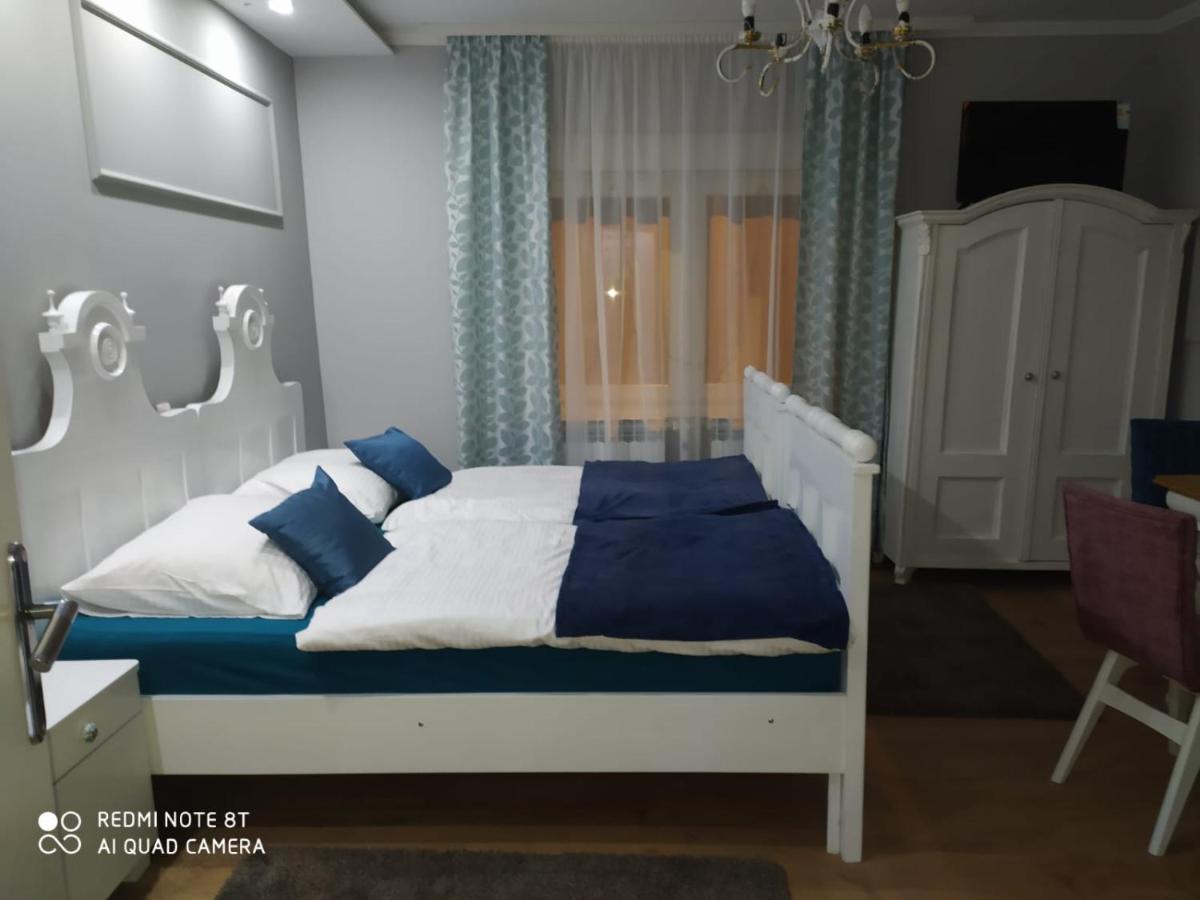 Villa Lucia - Apartments&Rooms Σλαβόνσκι Μπροντ Εξωτερικό φωτογραφία