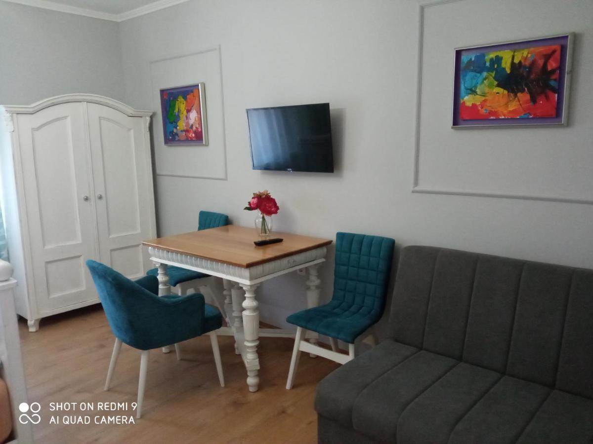 Villa Lucia - Apartments&Rooms Σλαβόνσκι Μπροντ Εξωτερικό φωτογραφία