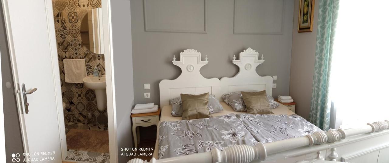 Villa Lucia - Apartments&Rooms Σλαβόνσκι Μπροντ Εξωτερικό φωτογραφία