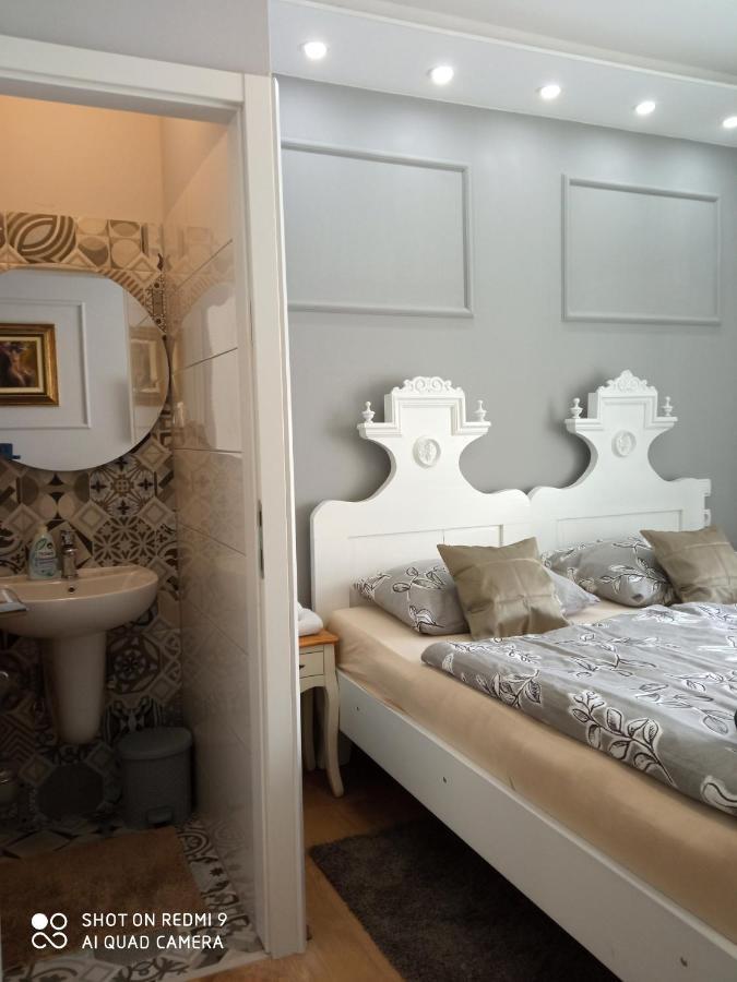 Villa Lucia - Apartments&Rooms Σλαβόνσκι Μπροντ Εξωτερικό φωτογραφία