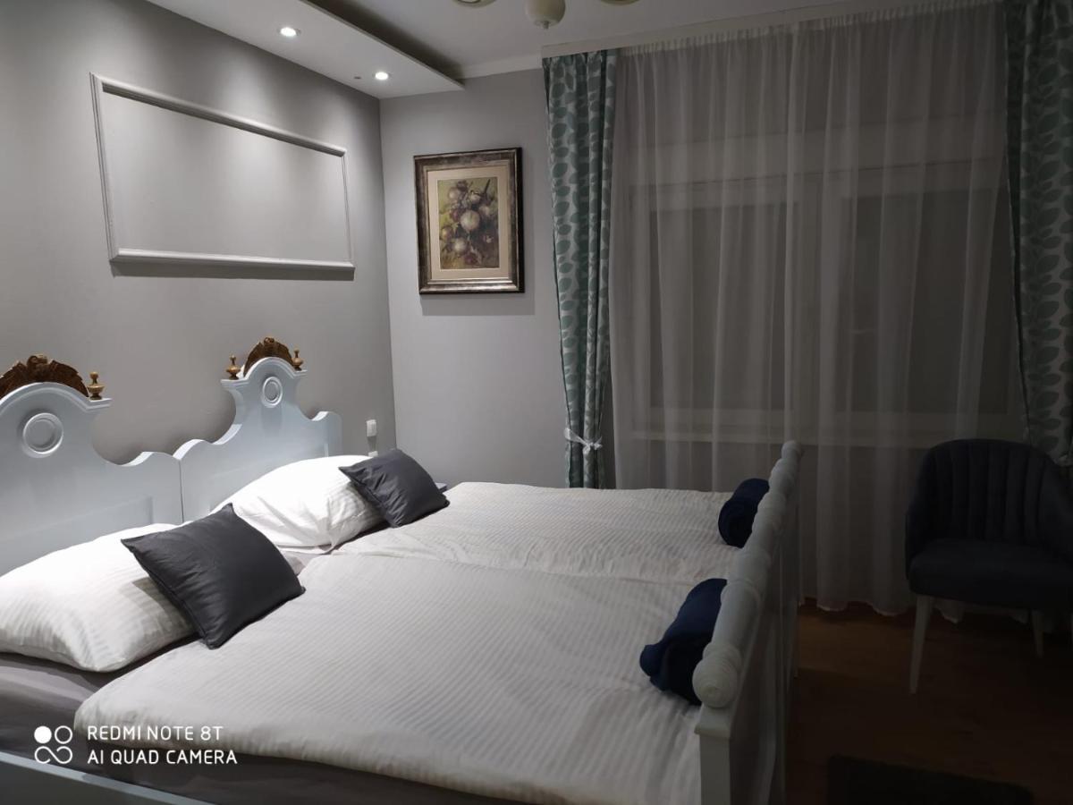 Villa Lucia - Apartments&Rooms Σλαβόνσκι Μπροντ Εξωτερικό φωτογραφία