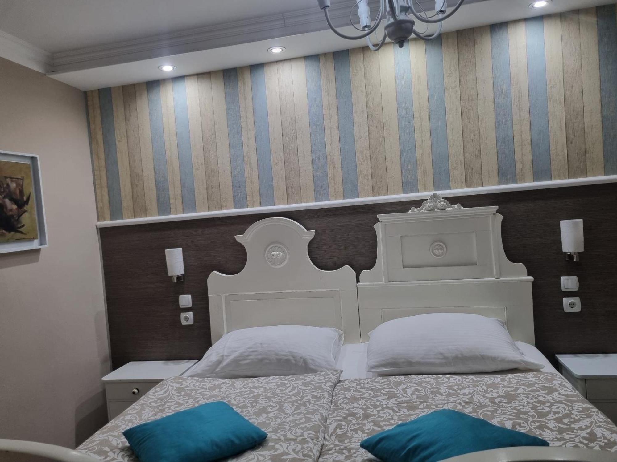 Villa Lucia - Apartments&Rooms Σλαβόνσκι Μπροντ Εξωτερικό φωτογραφία