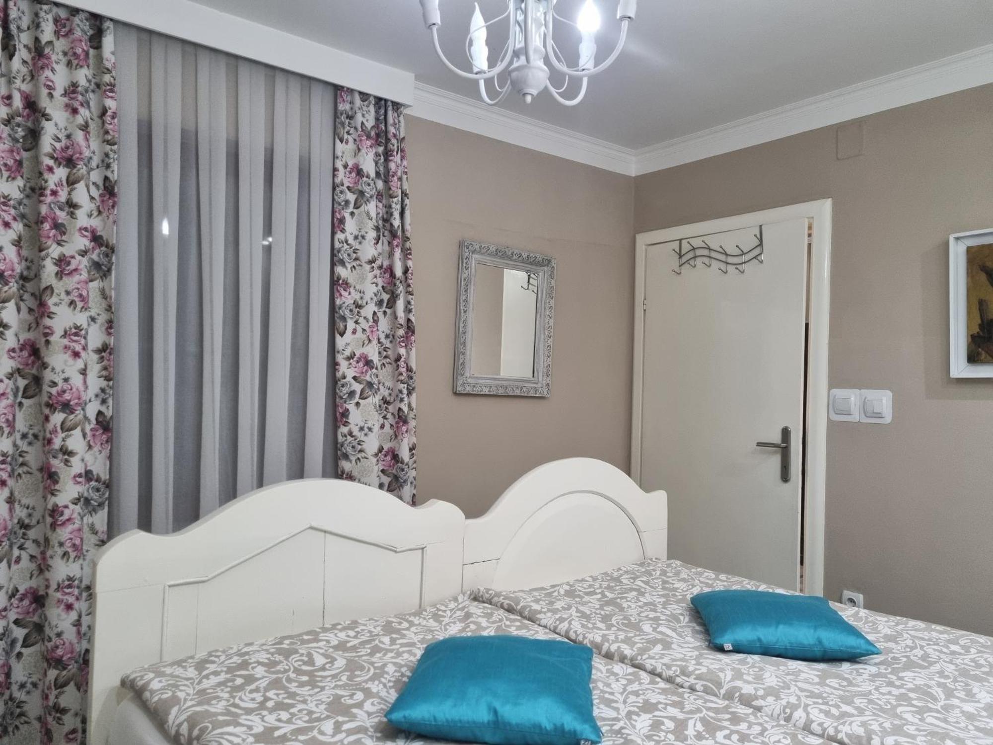 Villa Lucia - Apartments&Rooms Σλαβόνσκι Μπροντ Εξωτερικό φωτογραφία