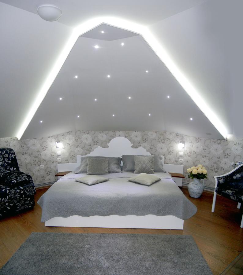 Villa Lucia - Apartments&Rooms Σλαβόνσκι Μπροντ Εξωτερικό φωτογραφία