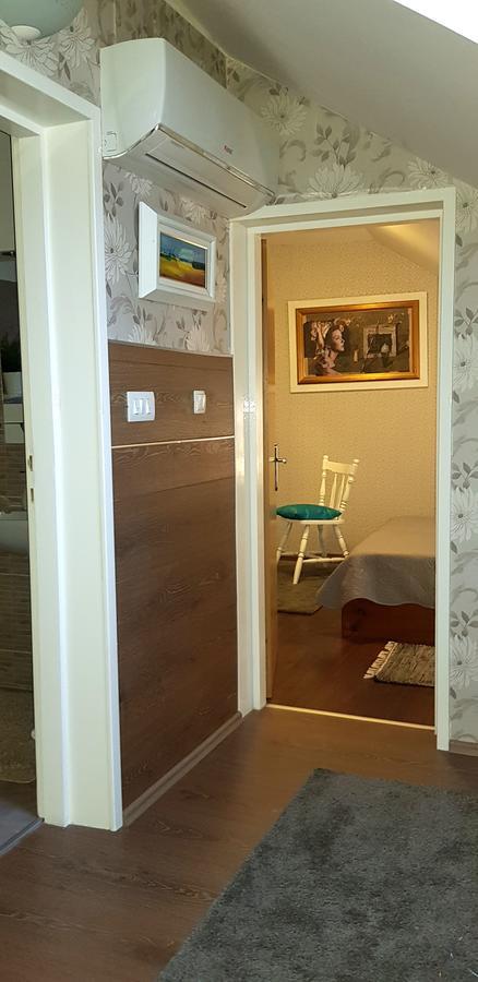 Villa Lucia - Apartments&Rooms Σλαβόνσκι Μπροντ Εξωτερικό φωτογραφία