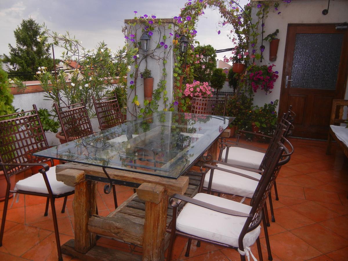 Villa Lucia - Apartments&Rooms Σλαβόνσκι Μπροντ Εξωτερικό φωτογραφία
