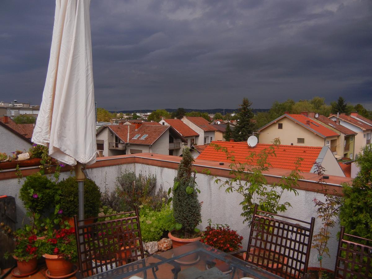 Villa Lucia - Apartments&Rooms Σλαβόνσκι Μπροντ Εξωτερικό φωτογραφία